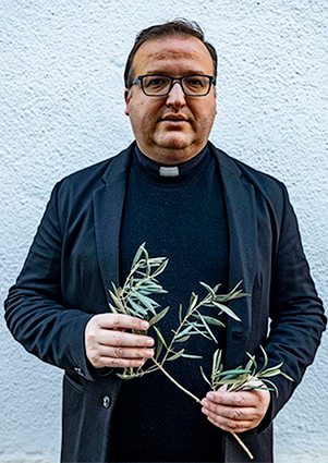 Entrevista al sacerdote Juan Antonio Ruiz para Navidad, Juan Ant